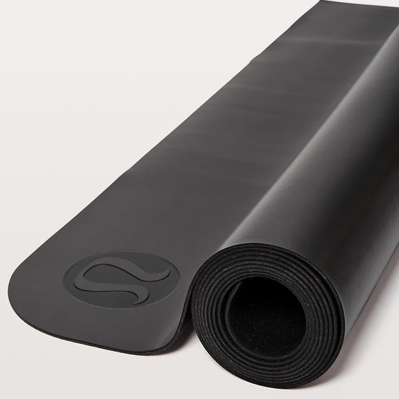 lululemon black yoga mat
